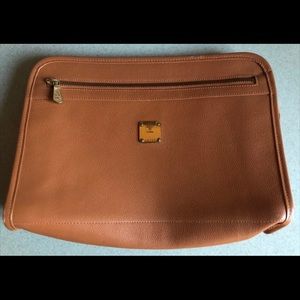 Standing MCM Clutch Medium